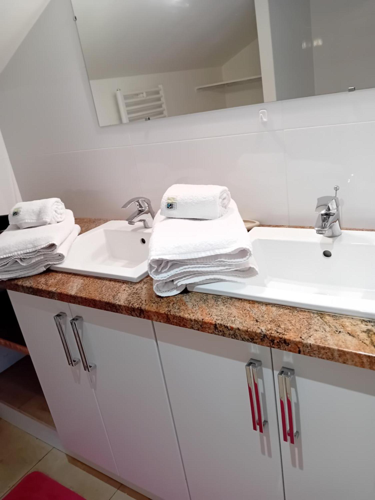 Domaine De Kerbillec Bed & Breakfast Theix Bagian luar foto