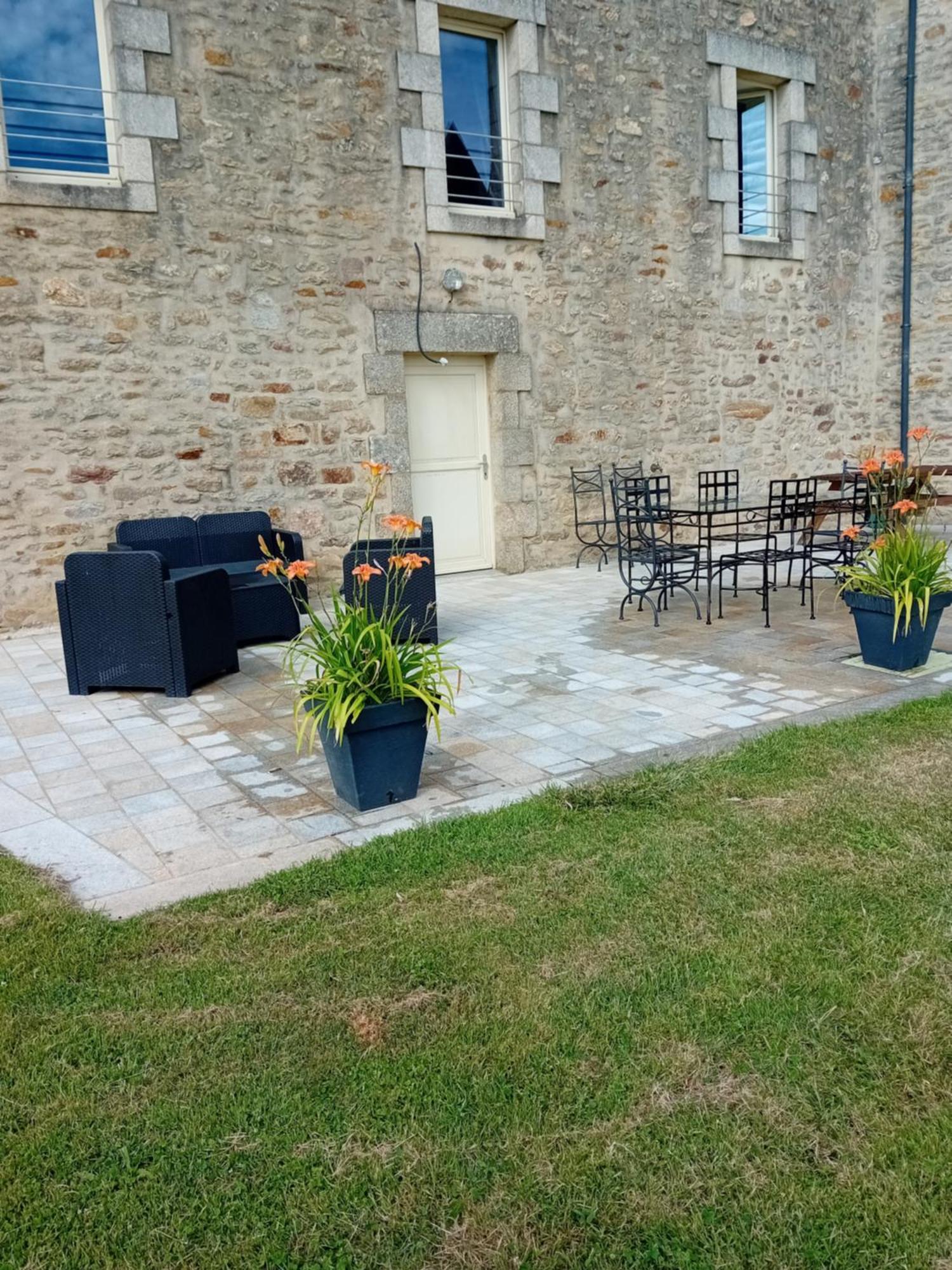 Domaine De Kerbillec Bed & Breakfast Theix Bagian luar foto
